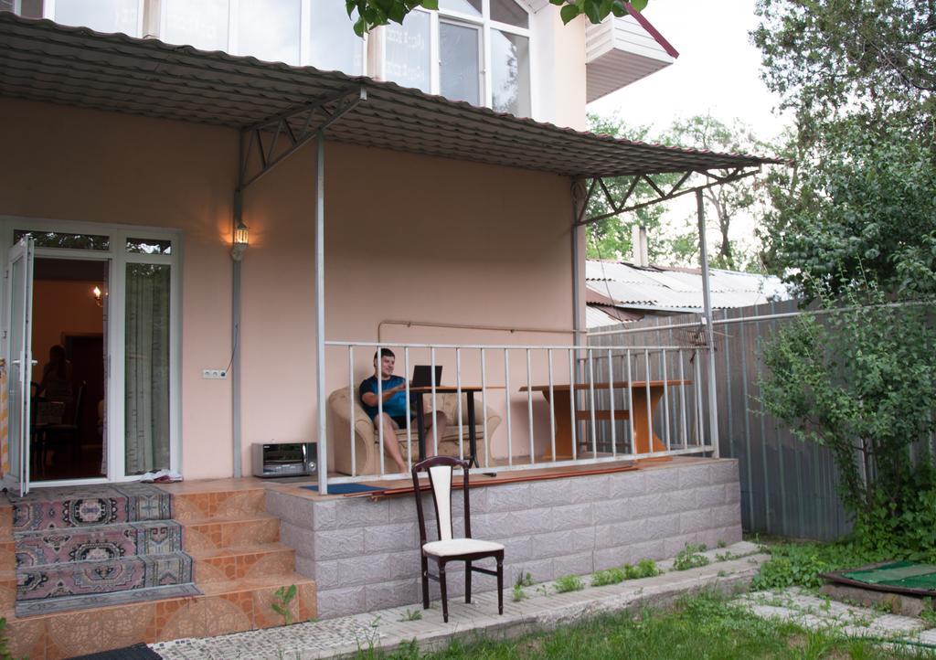 Almaty Backpackers Ostello Esterno foto
