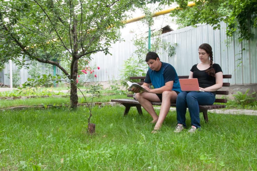 Almaty Backpackers Ostello Esterno foto