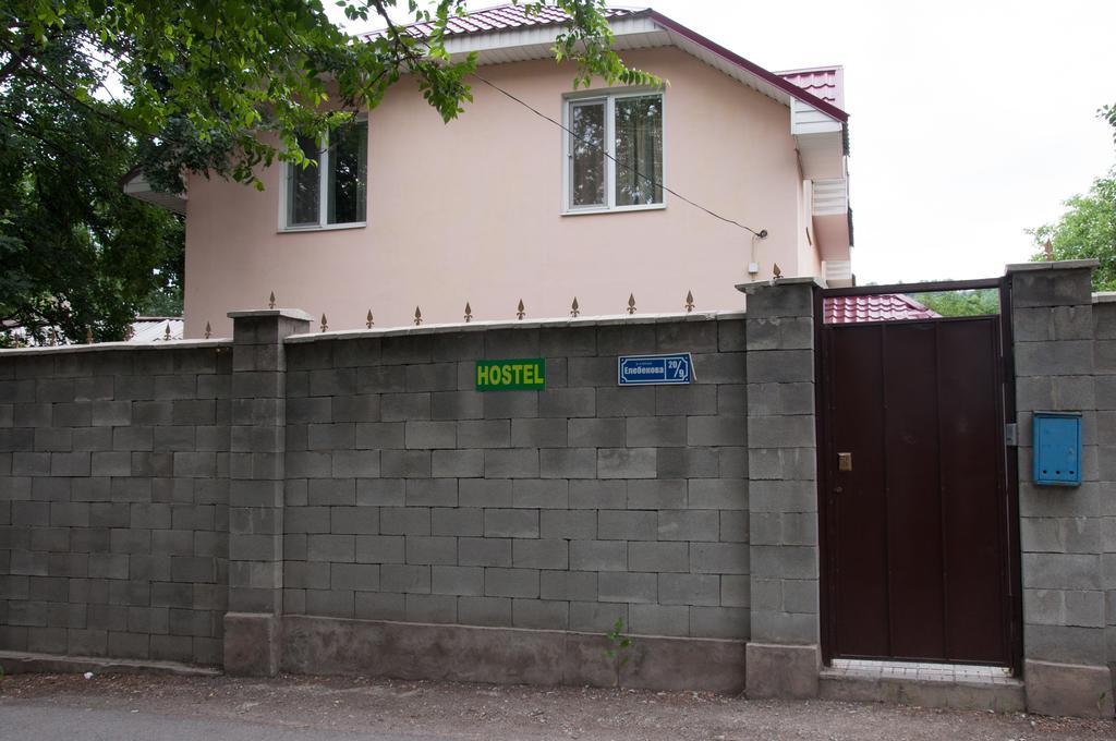 Almaty Backpackers Ostello Esterno foto