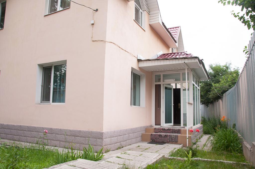 Almaty Backpackers Ostello Esterno foto