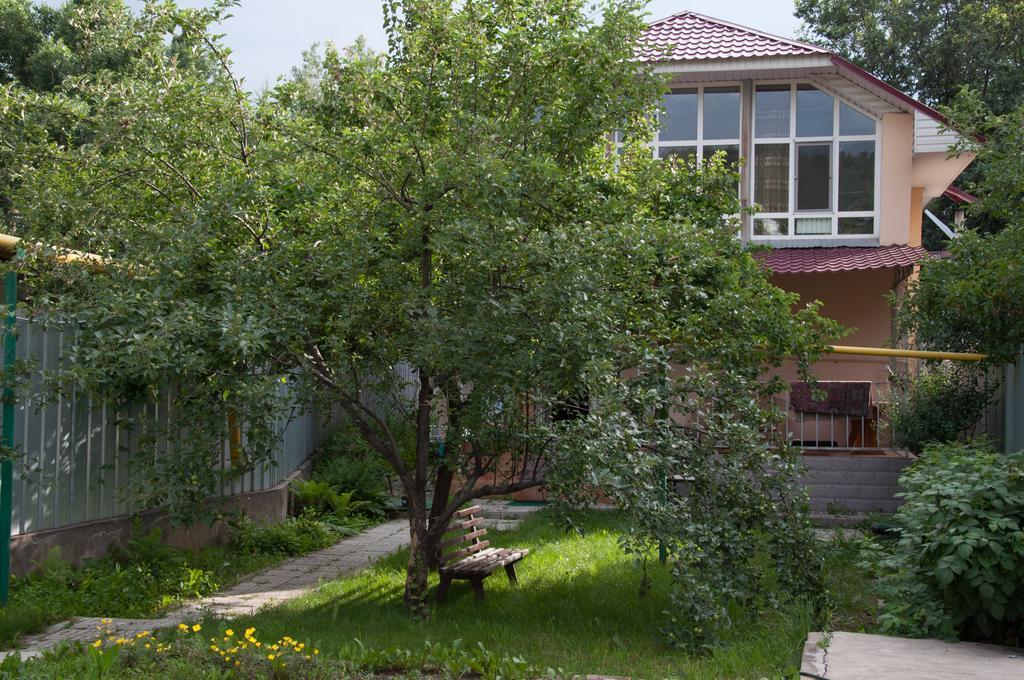 Almaty Backpackers Ostello Esterno foto