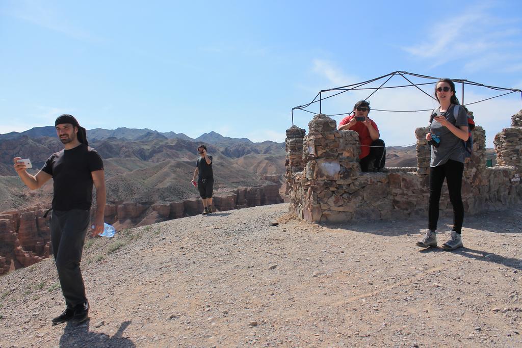 Almaty Backpackers Ostello Esterno foto