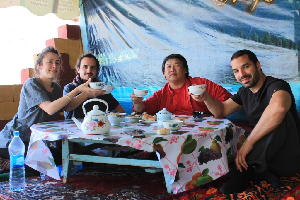 Almaty Backpackers Ostello Esterno foto
